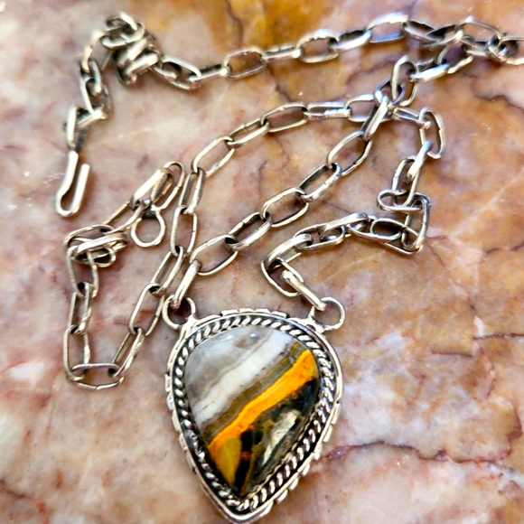 Unique large bumblebee jasper & turquoise necklace - Picture 5 of 7